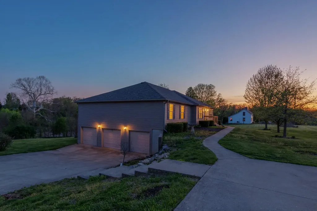 1695 Oregon Road Versailles KY 40383