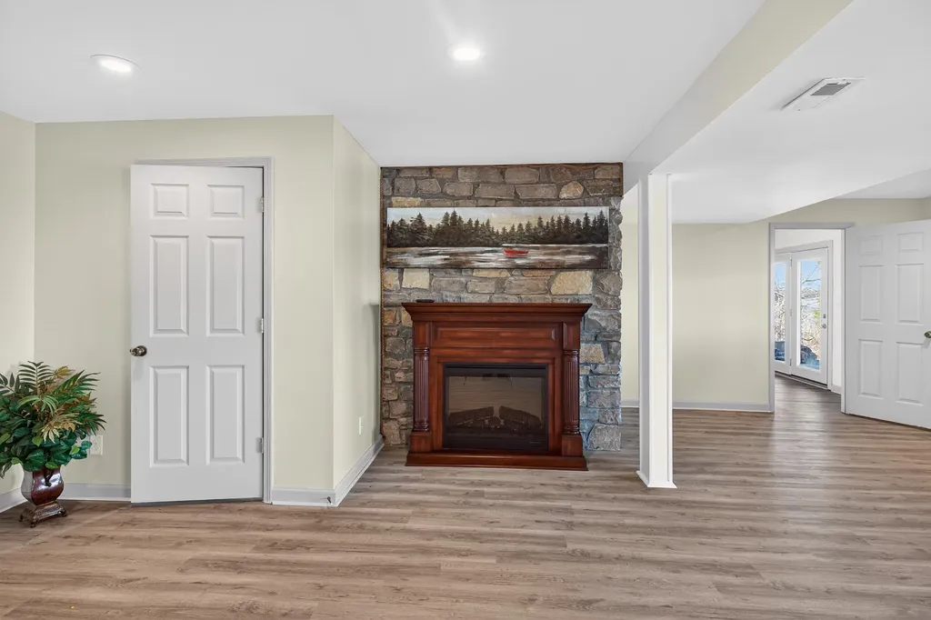 251 Herrington Woods Harrodsburg KY 40330