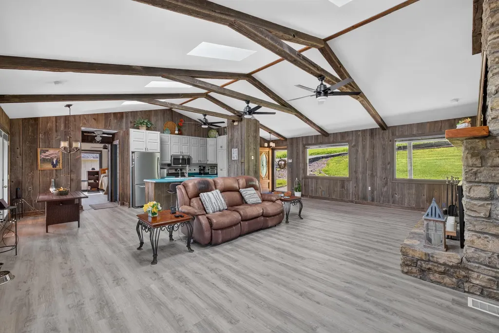251 Herrington Woods Harrodsburg KY 40330
