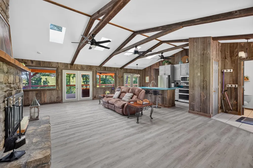 251 Herrington Woods Harrodsburg KY 40330