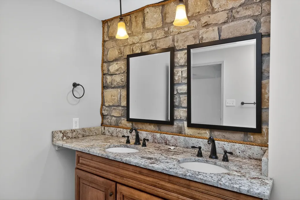 251 Herrington Woods Harrodsburg KY 40330