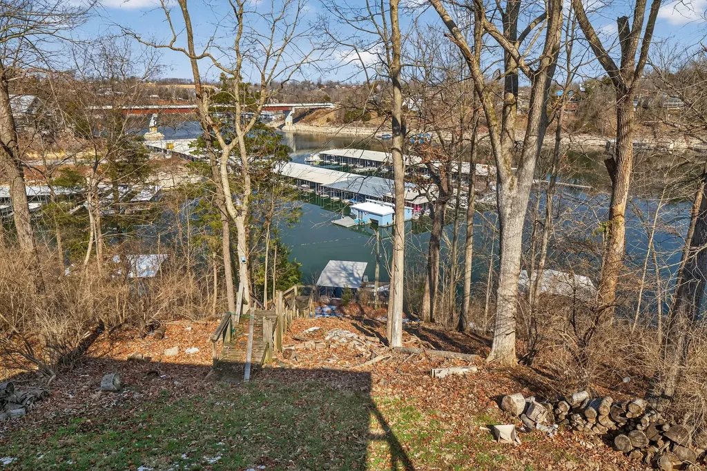 251 Herrington Woods Harrodsburg KY 40330