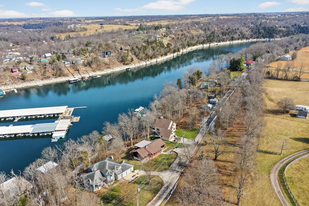 251 Herrington Woods Harrodsburg KY 40330