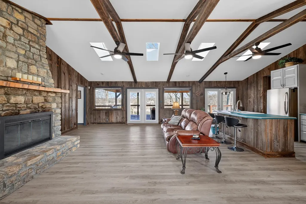 251 Herrington Woods Harrodsburg KY 40330