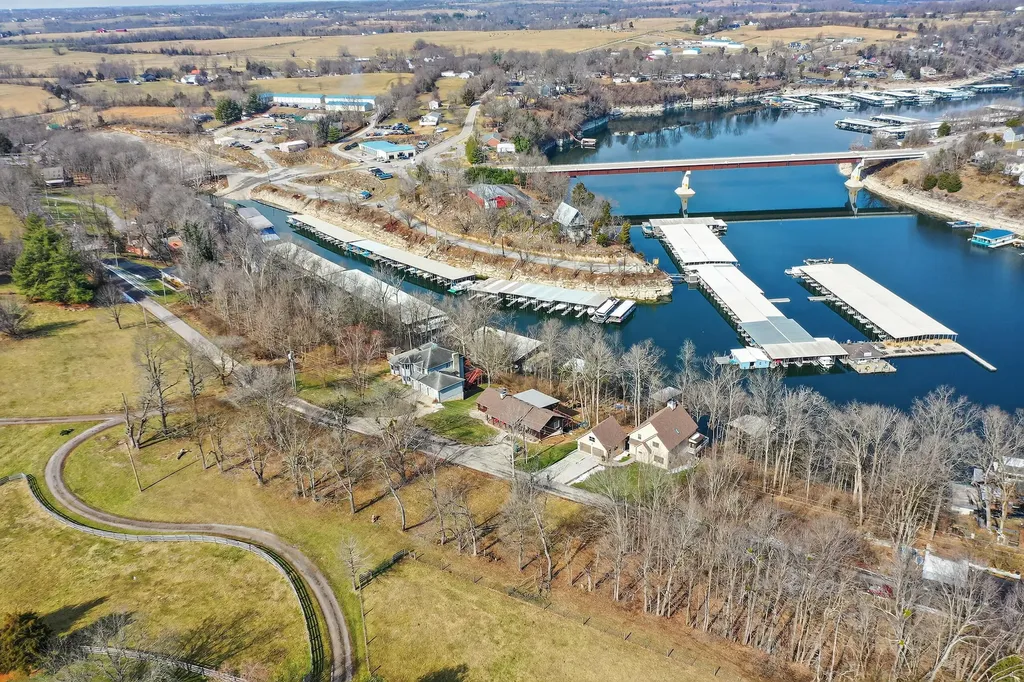 251 Herrington Woods Harrodsburg KY 40330