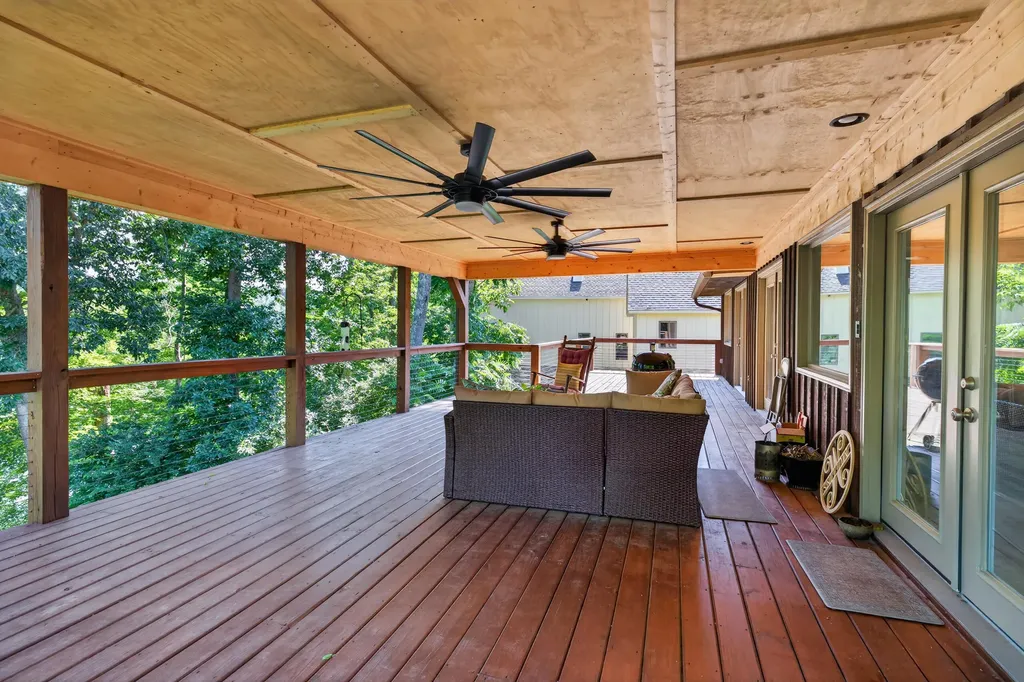 251 Herrington Woods Harrodsburg KY 40330