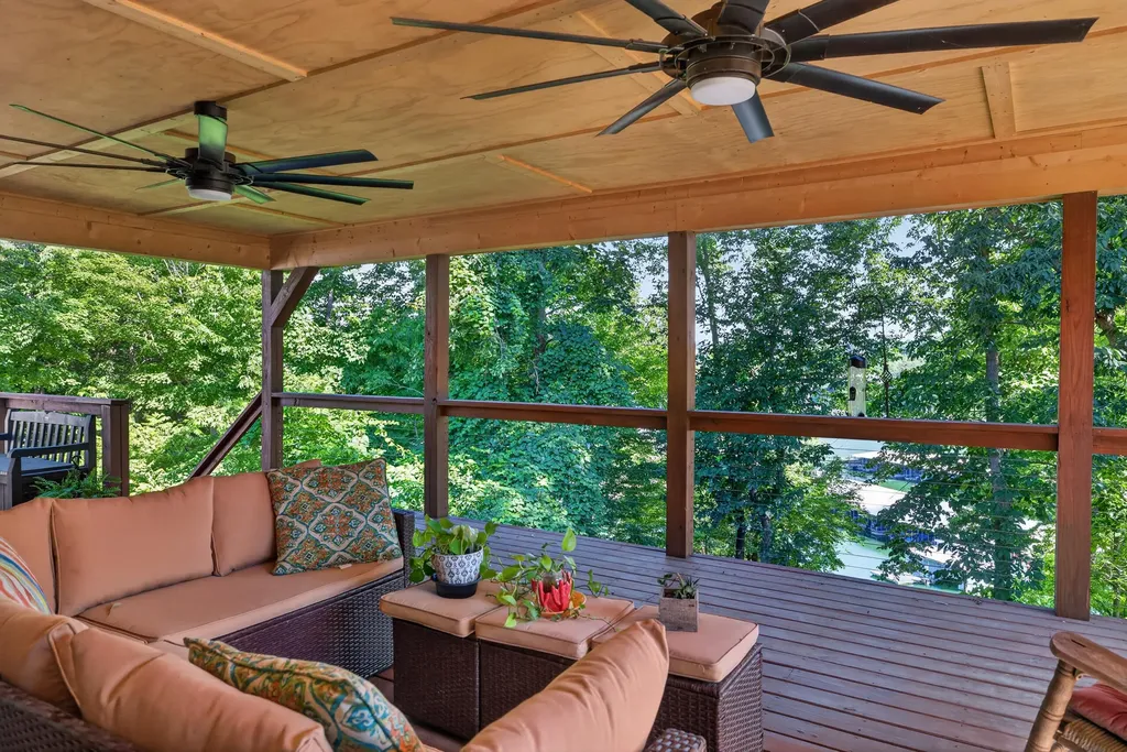 251 Herrington Woods Harrodsburg KY 40330