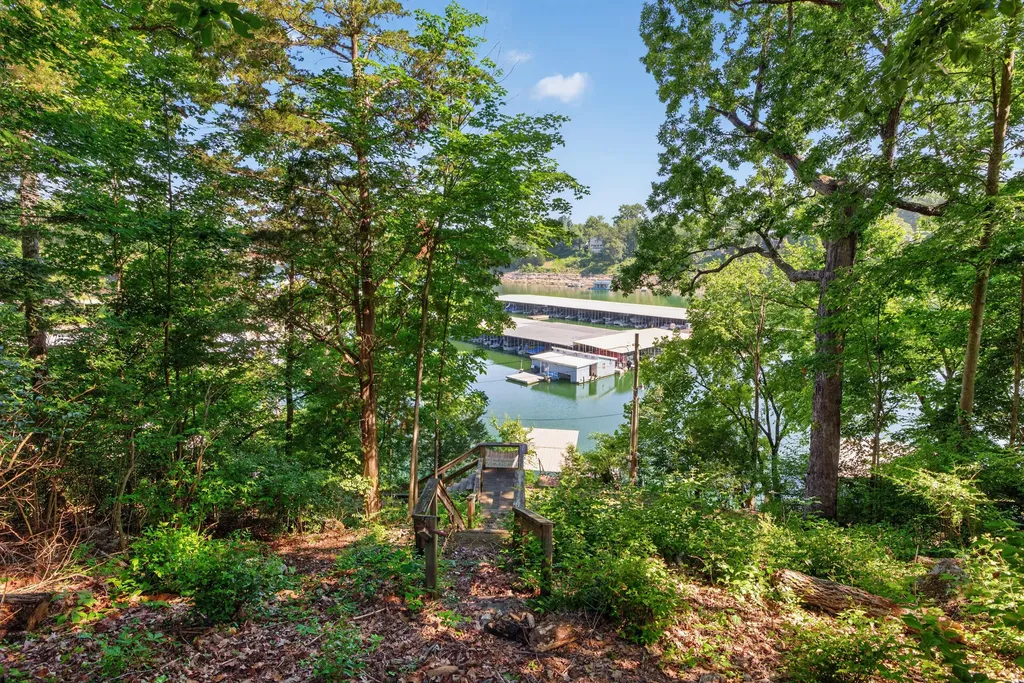 251 Herrington Woods Harrodsburg KY 40330
