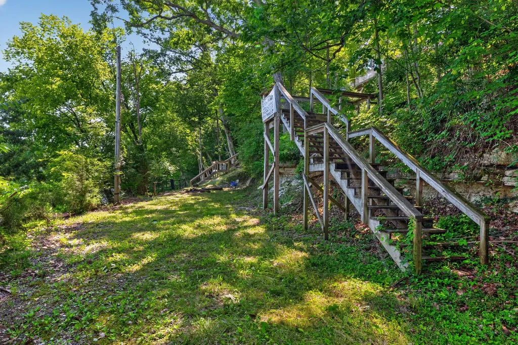 251 Herrington Woods Harrodsburg KY 40330