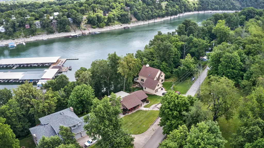 251 Herrington Woods Harrodsburg KY 40330