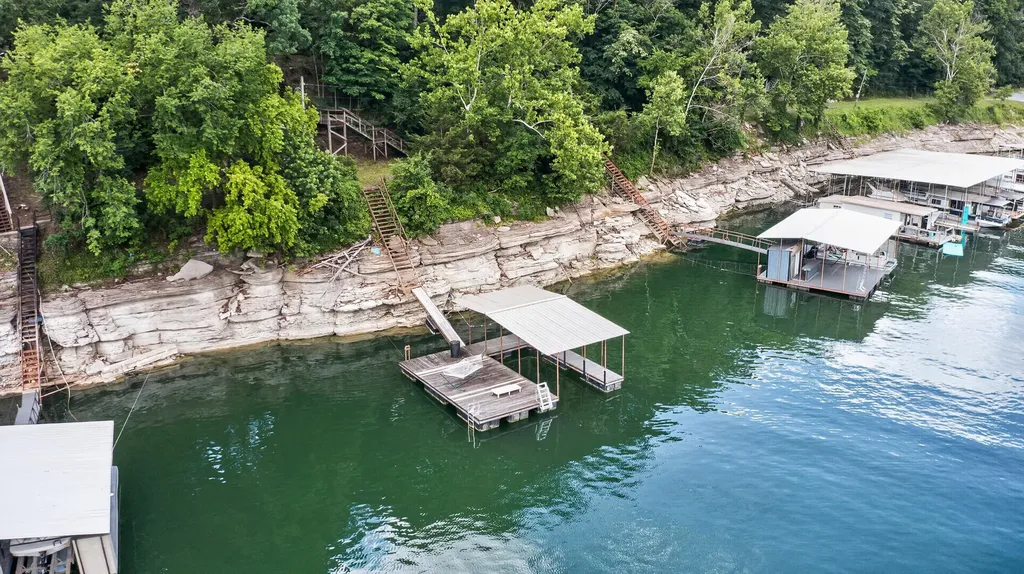 251 Herrington Woods Harrodsburg KY 40330