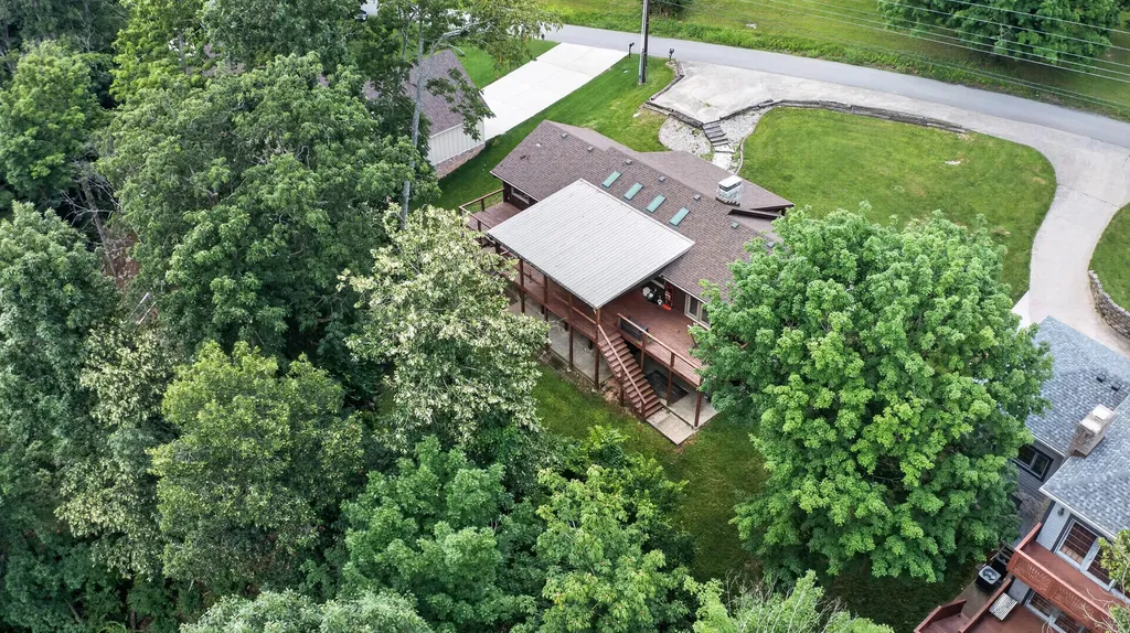 251 Herrington Woods Harrodsburg KY 40330