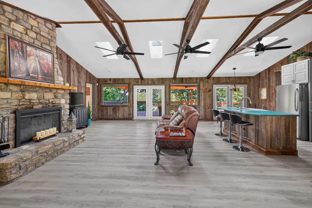 251 Herrington Woods Harrodsburg KY 40330