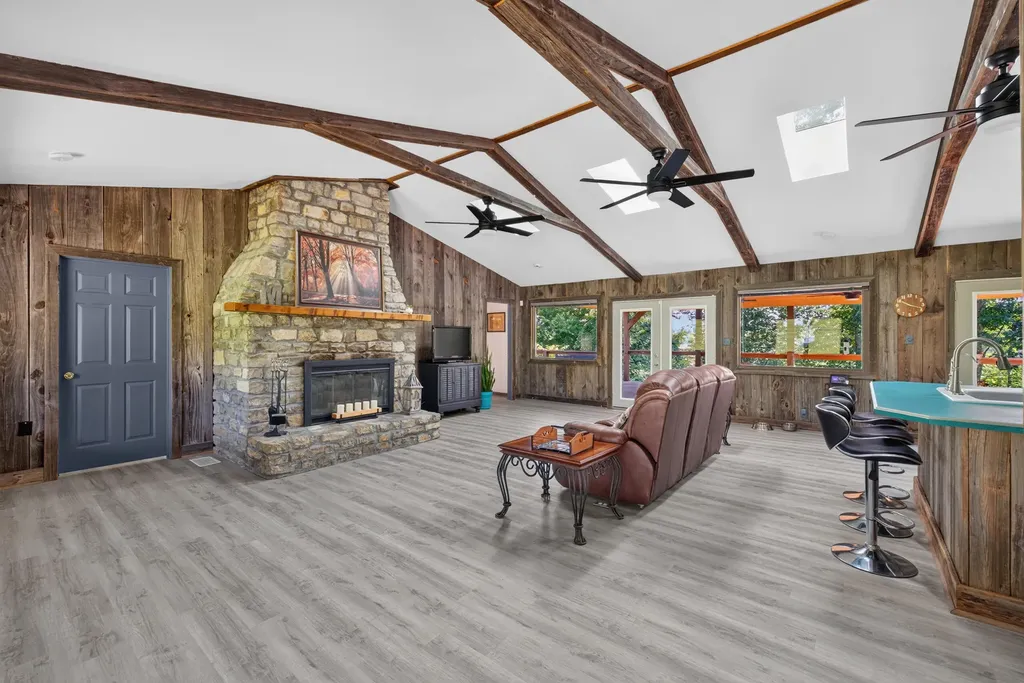 251 Herrington Woods Harrodsburg KY 40330