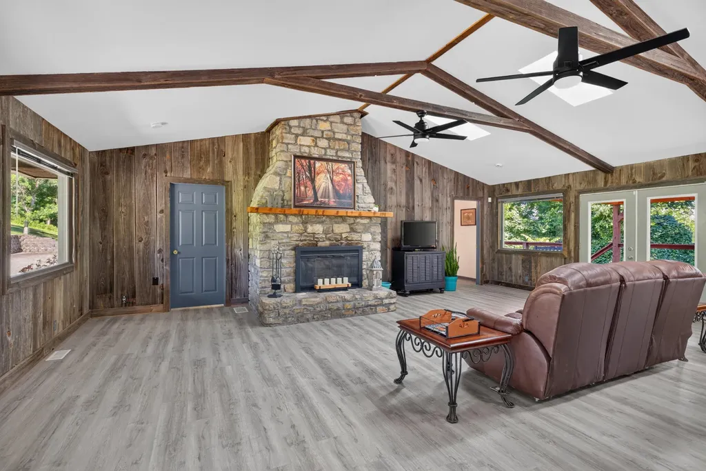 251 Herrington Woods Harrodsburg KY 40330