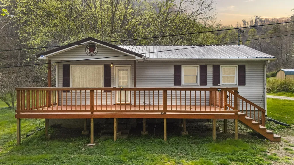 219 Burnt Cabin Branch Stambaugh KY 41257