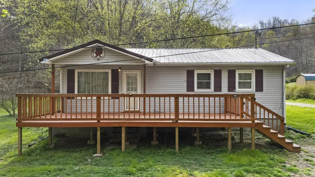 219 Burnt Cabin Branch Stambaugh KY 41257