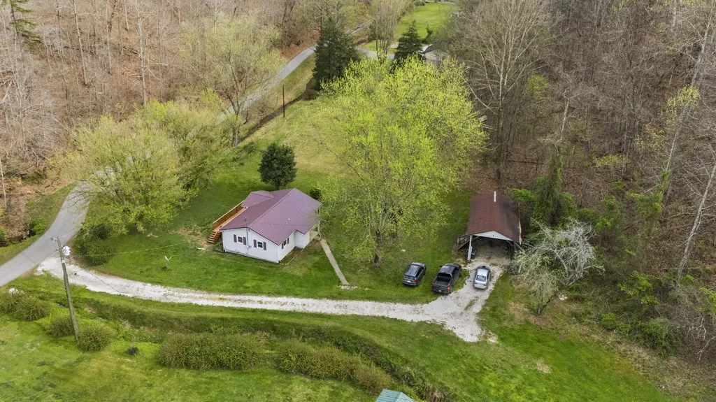 219 Burnt Cabin Branch Stambaugh KY 41257