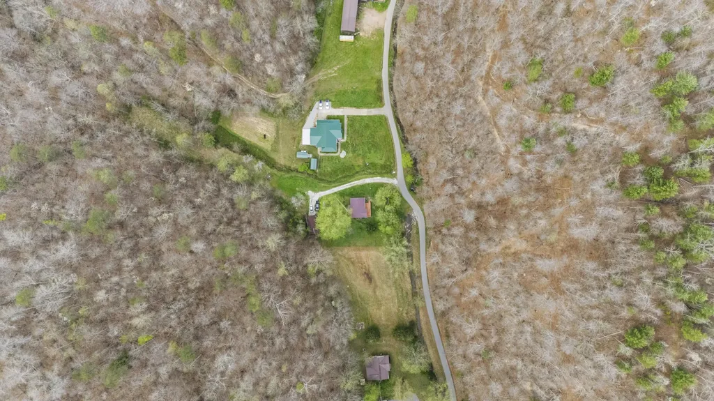 219 Burnt Cabin Branch Stambaugh KY 41257