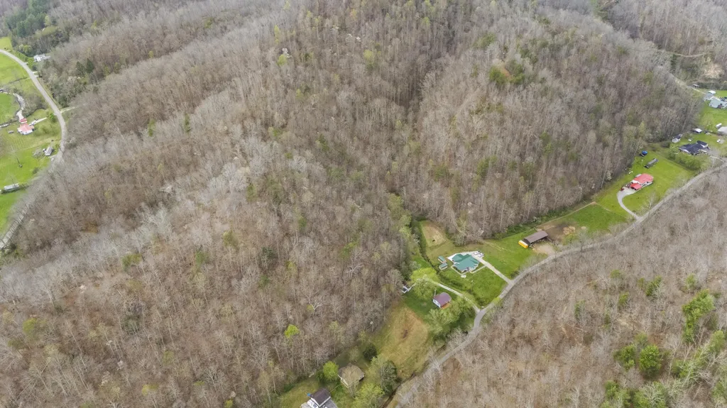 219 Burnt Cabin Branch Stambaugh KY 41257