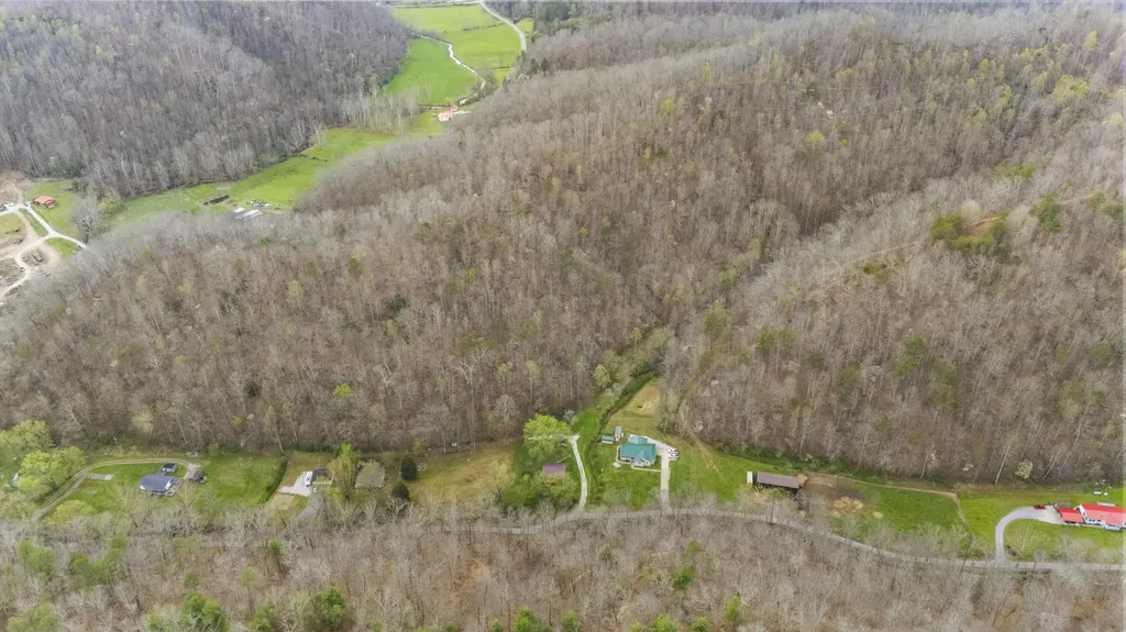 219 Burnt Cabin Branch Stambaugh KY 41257