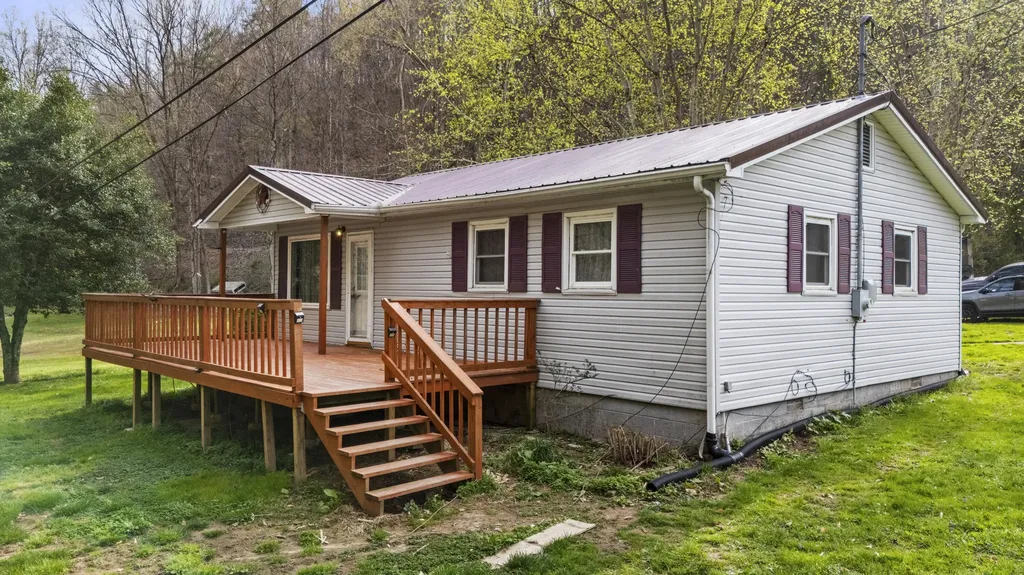 219 Burnt Cabin Branch Stambaugh KY 41257