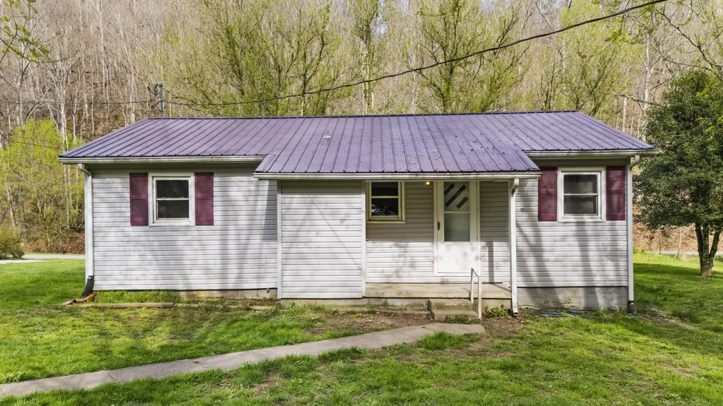 219 Burnt Cabin Branch Stambaugh KY 41257