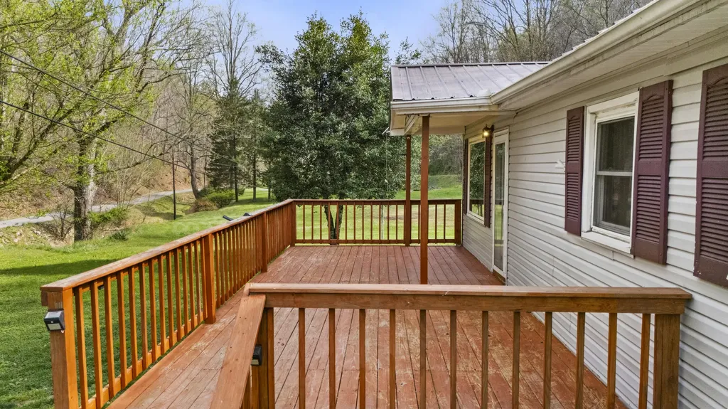 219 Burnt Cabin Branch Stambaugh KY 41257