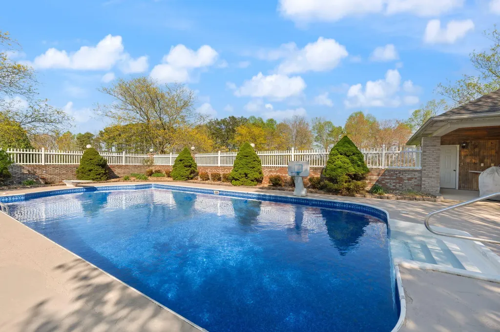 230 Royal Drive London KY 40744
