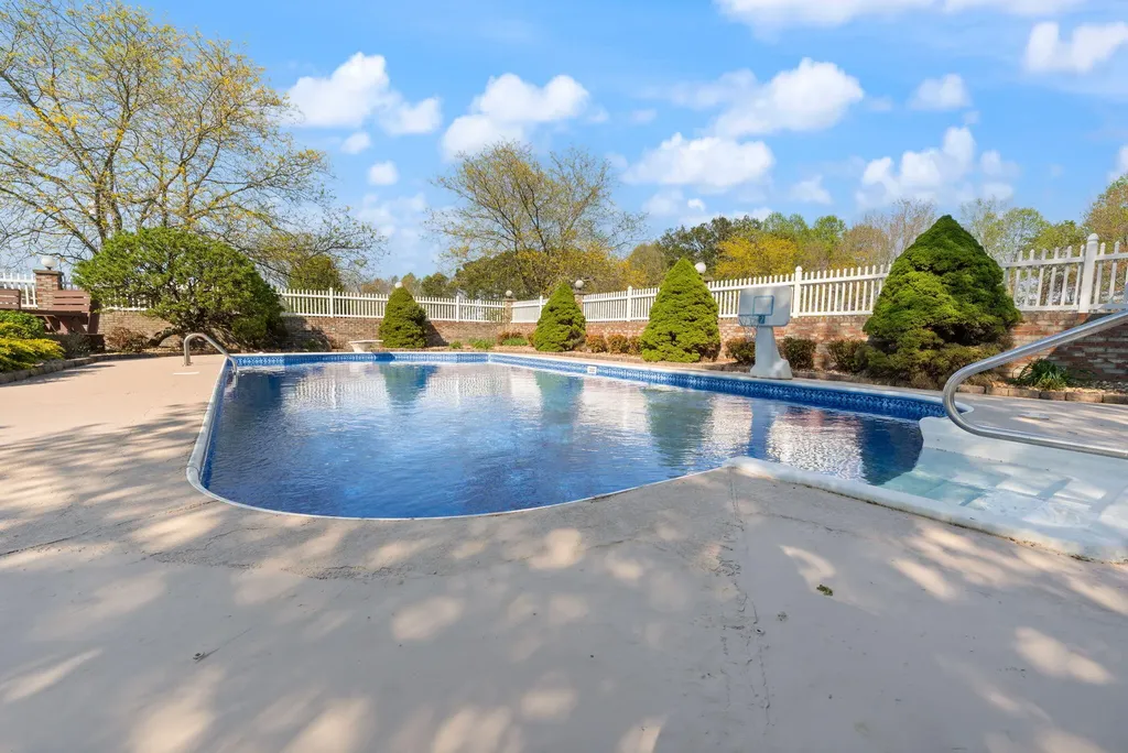230 Royal Drive London KY 40744
