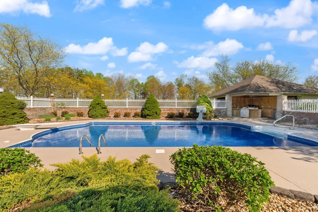 230 Royal Drive London KY 40744
