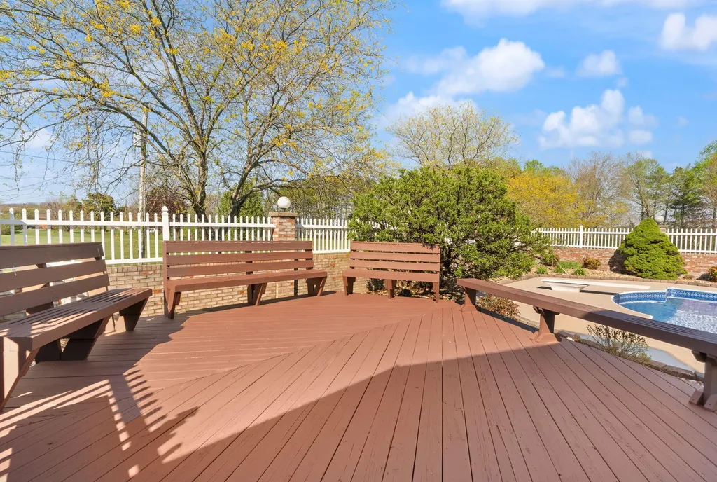 230 Royal Drive London KY 40744