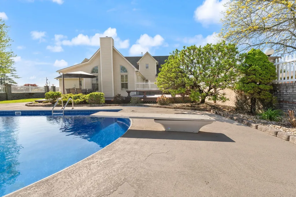 230 Royal Drive London KY 40744