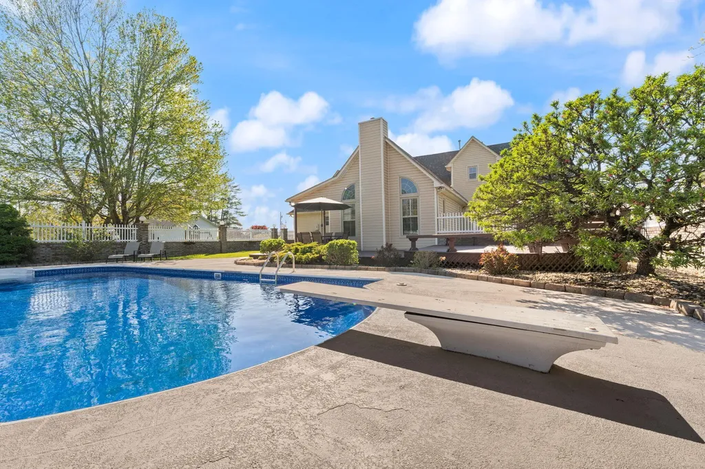 230 Royal Drive London KY 40744