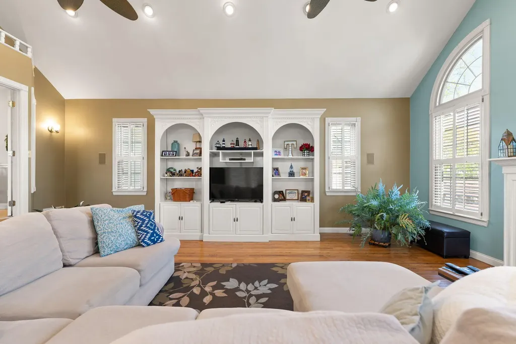 230 Royal Drive London KY 40744