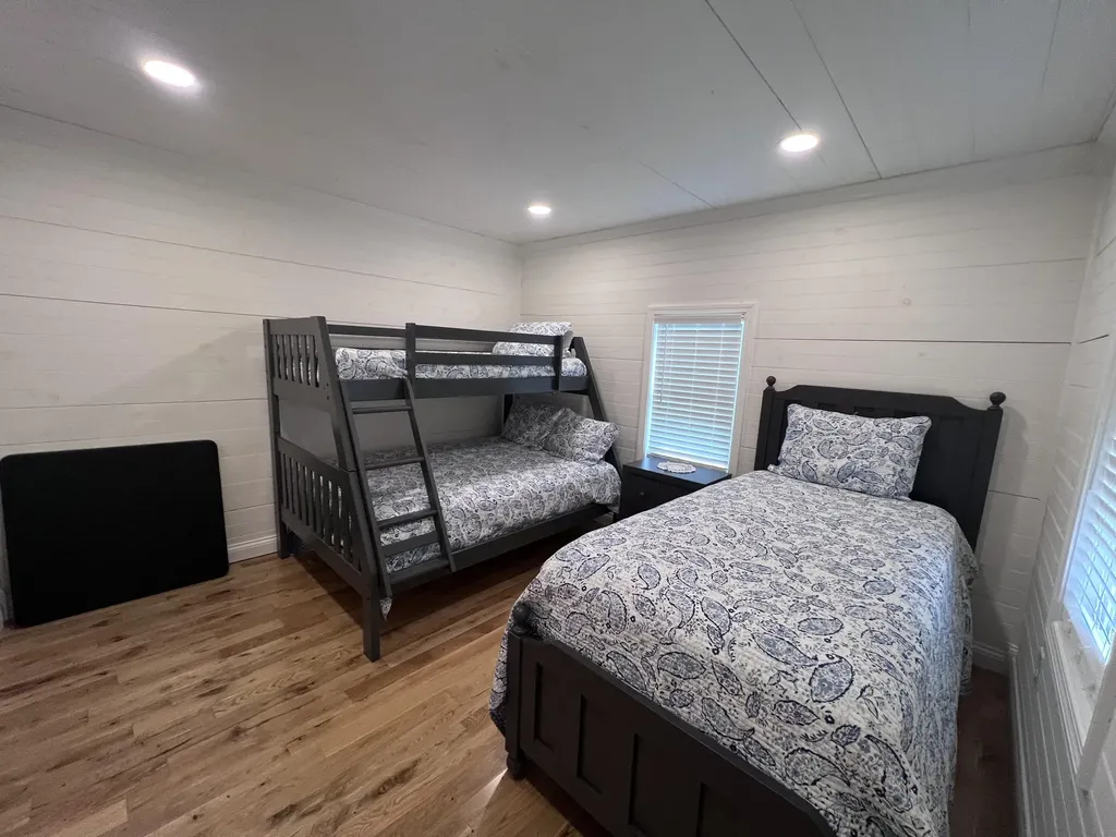 1604 Tiny Branch Frakes KY 40940