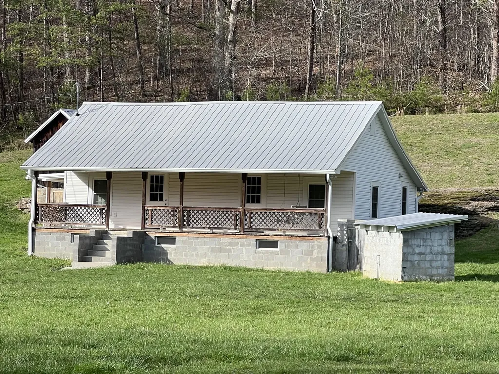 1604 Tiny Branch Frakes KY 40940