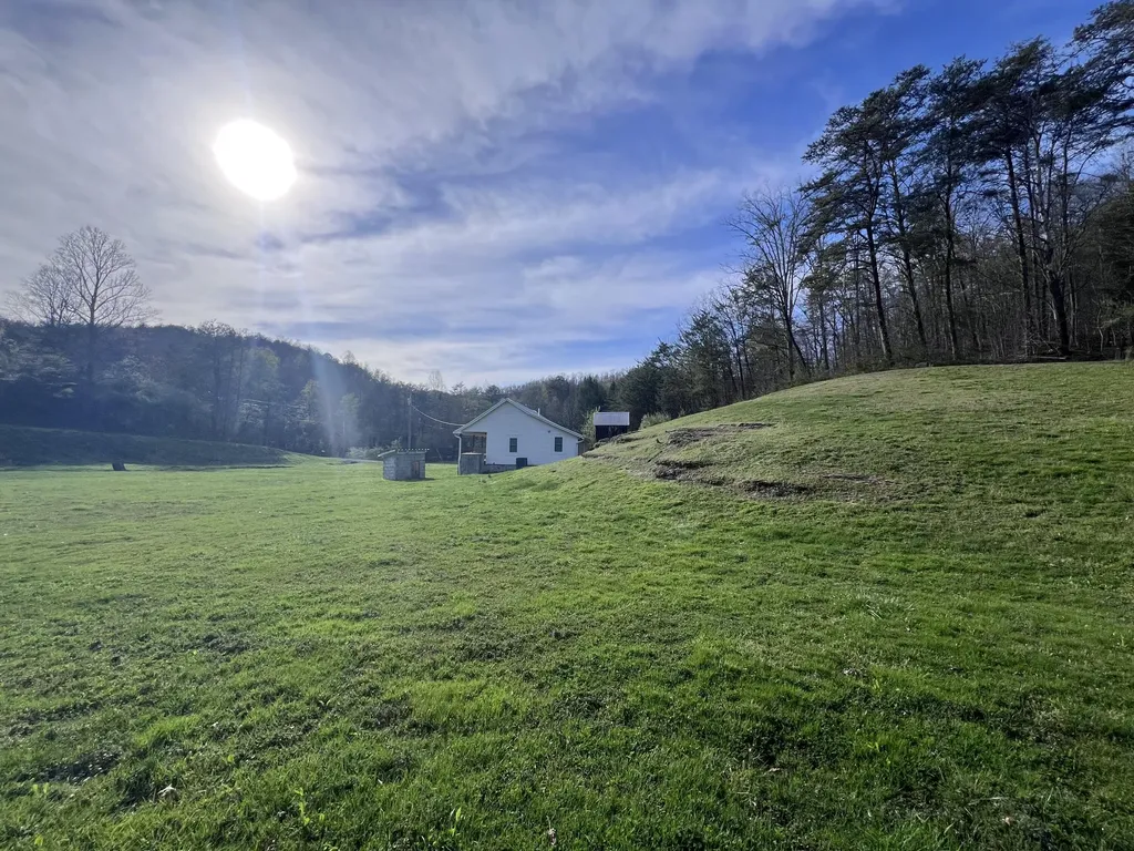 1604 Tiny Branch Frakes KY 40940
