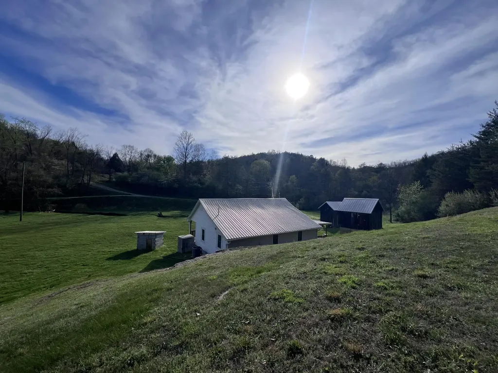 1604 Tiny Branch Frakes KY 40940