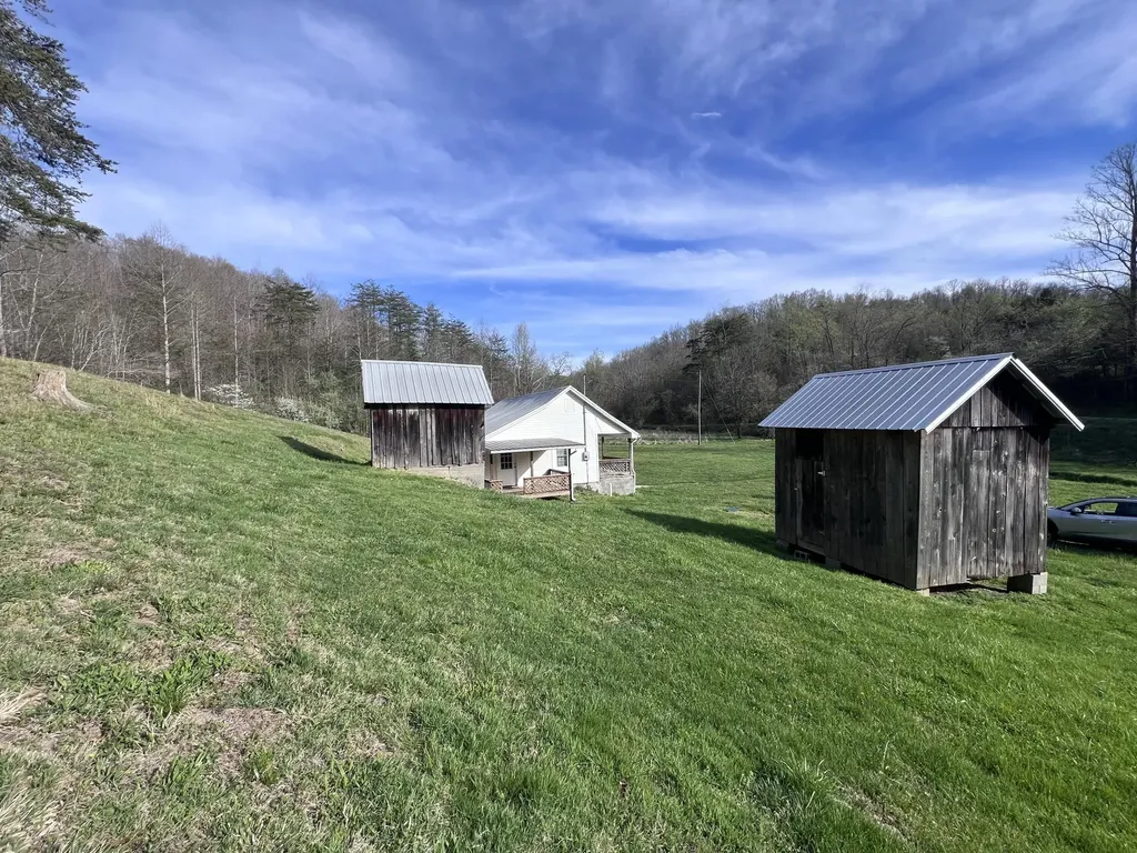 1604 Tiny Branch Frakes KY 40940