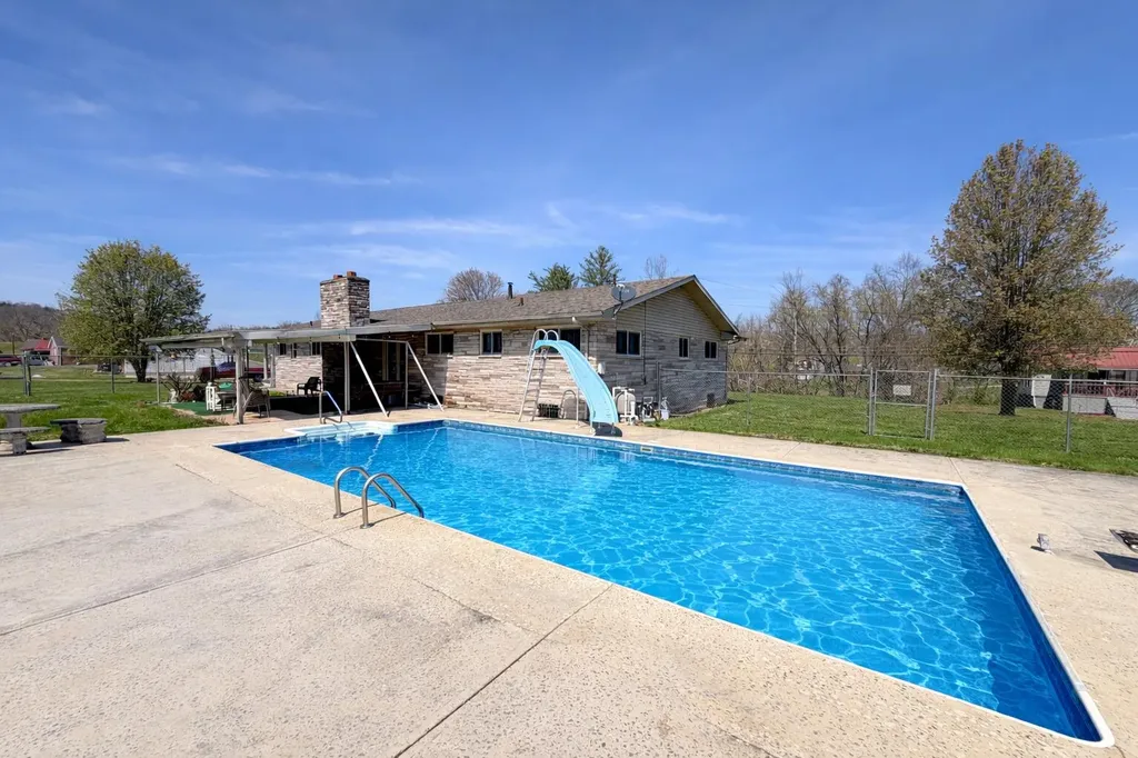 1010 N Main Street Barbourville KY 40906