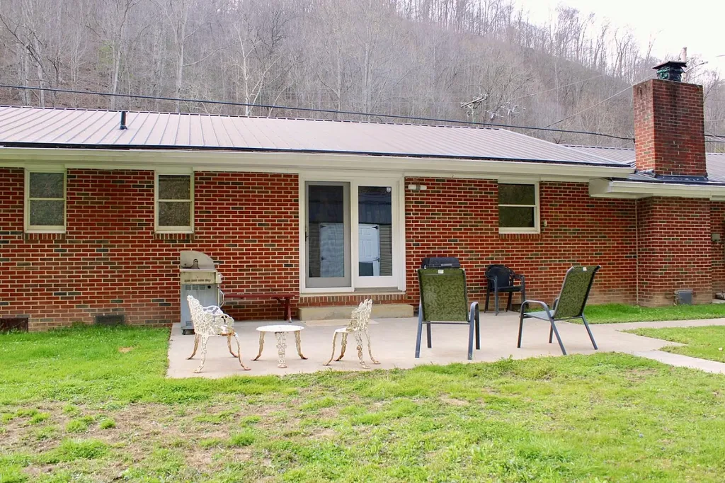 30 Amos Newsome Lane Virgie KY 41572
