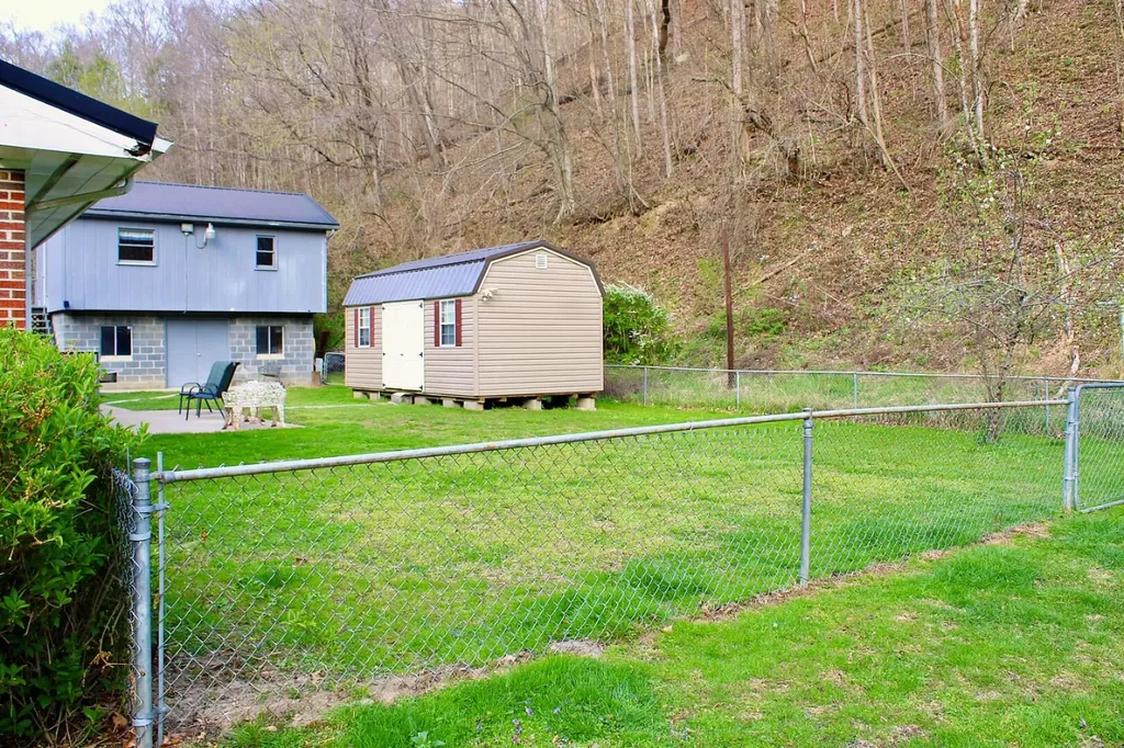 30 Amos Newsome Lane Virgie KY 41572