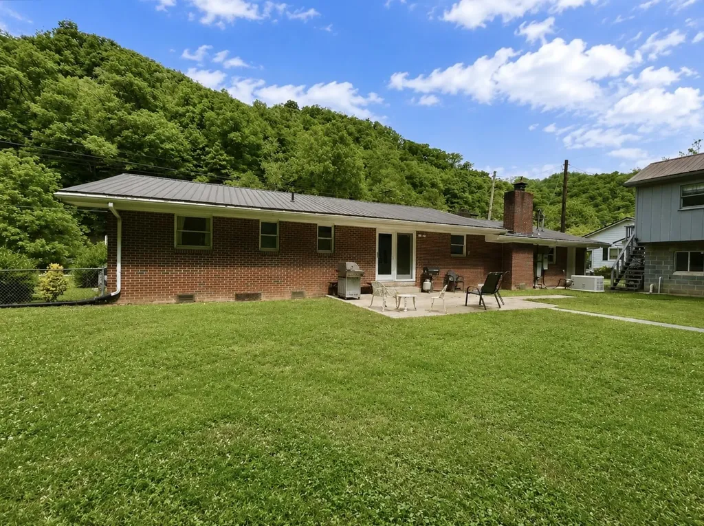 30 Amos Newsome Lane Virgie KY 41572