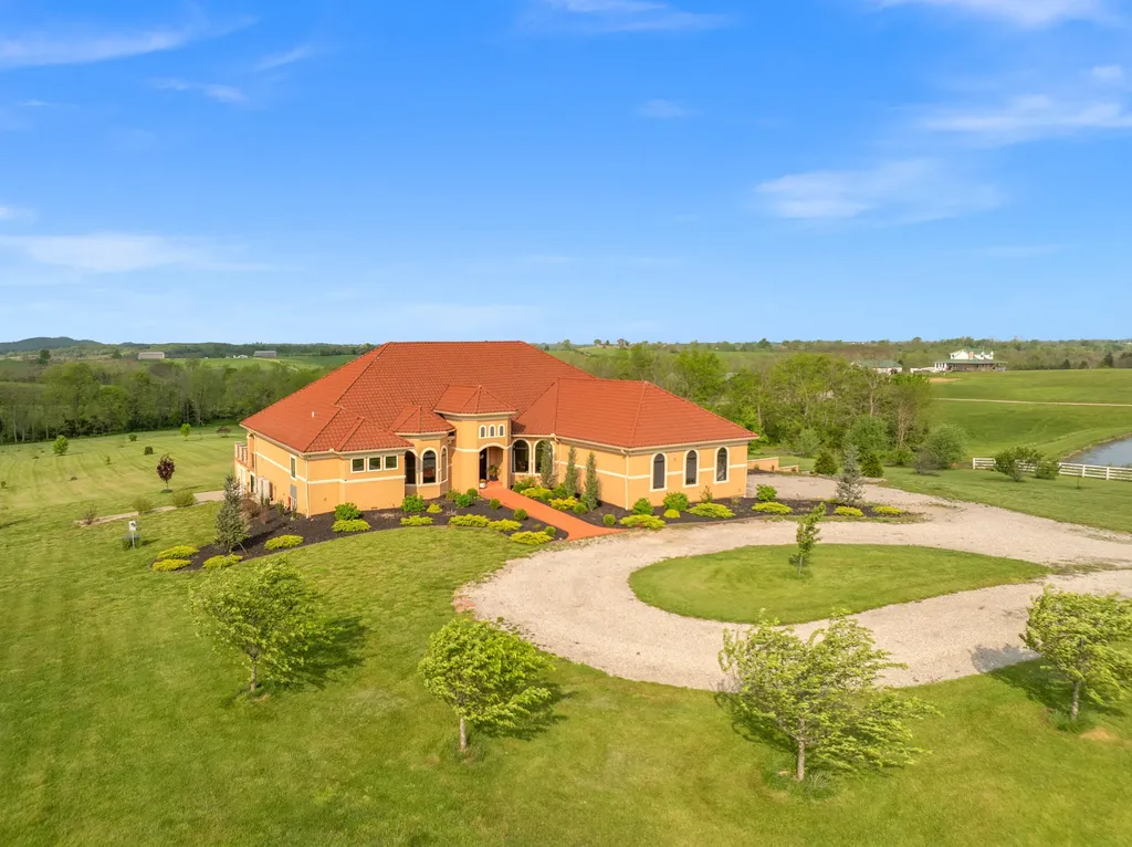 406 Halcomb Lane Paint Lick KY 40461