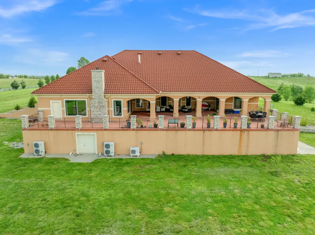 406 Halcomb Lane Paint Lick KY 40461