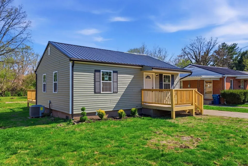 206 Dinsmore Street Berea KY 40403