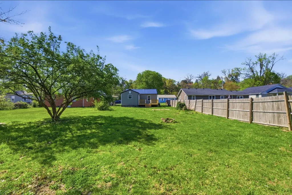 206 Dinsmore Street Berea KY 40403