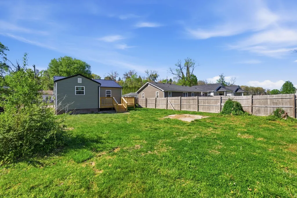 206 Dinsmore Street Berea KY 40403