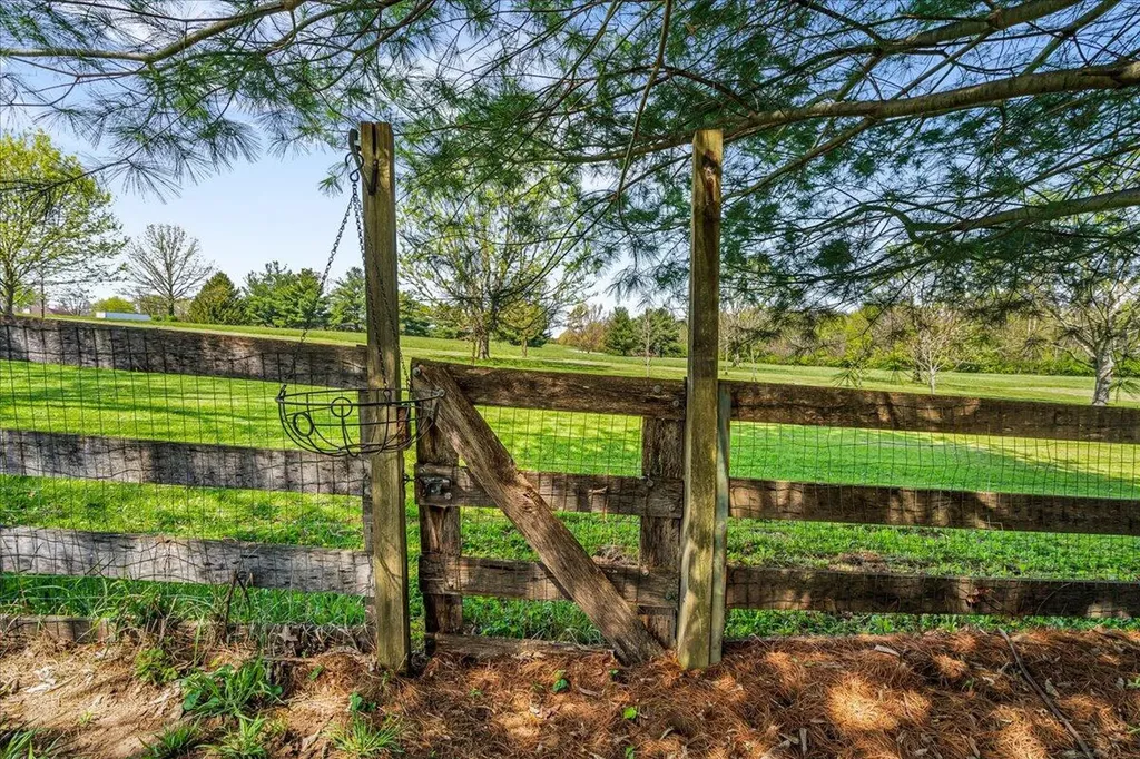 2945 Summerfield Drive Lexington KY 40511